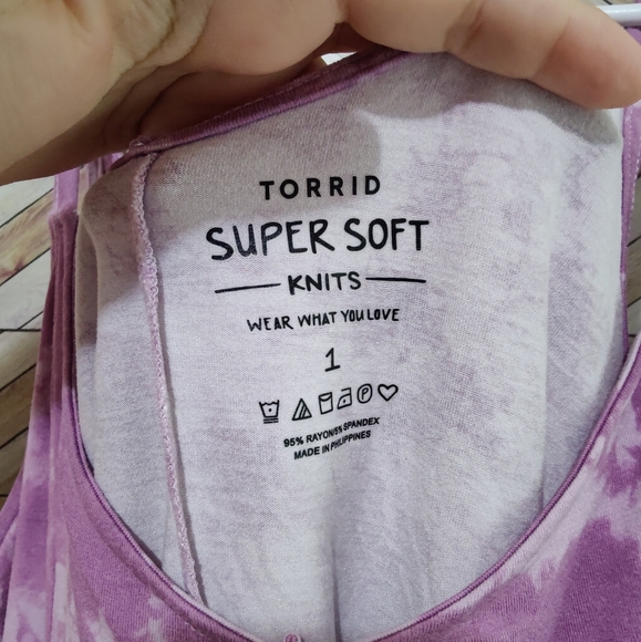 Torrid Super Soft V-Neck Handkerchief Cami - Picture 4 of 6